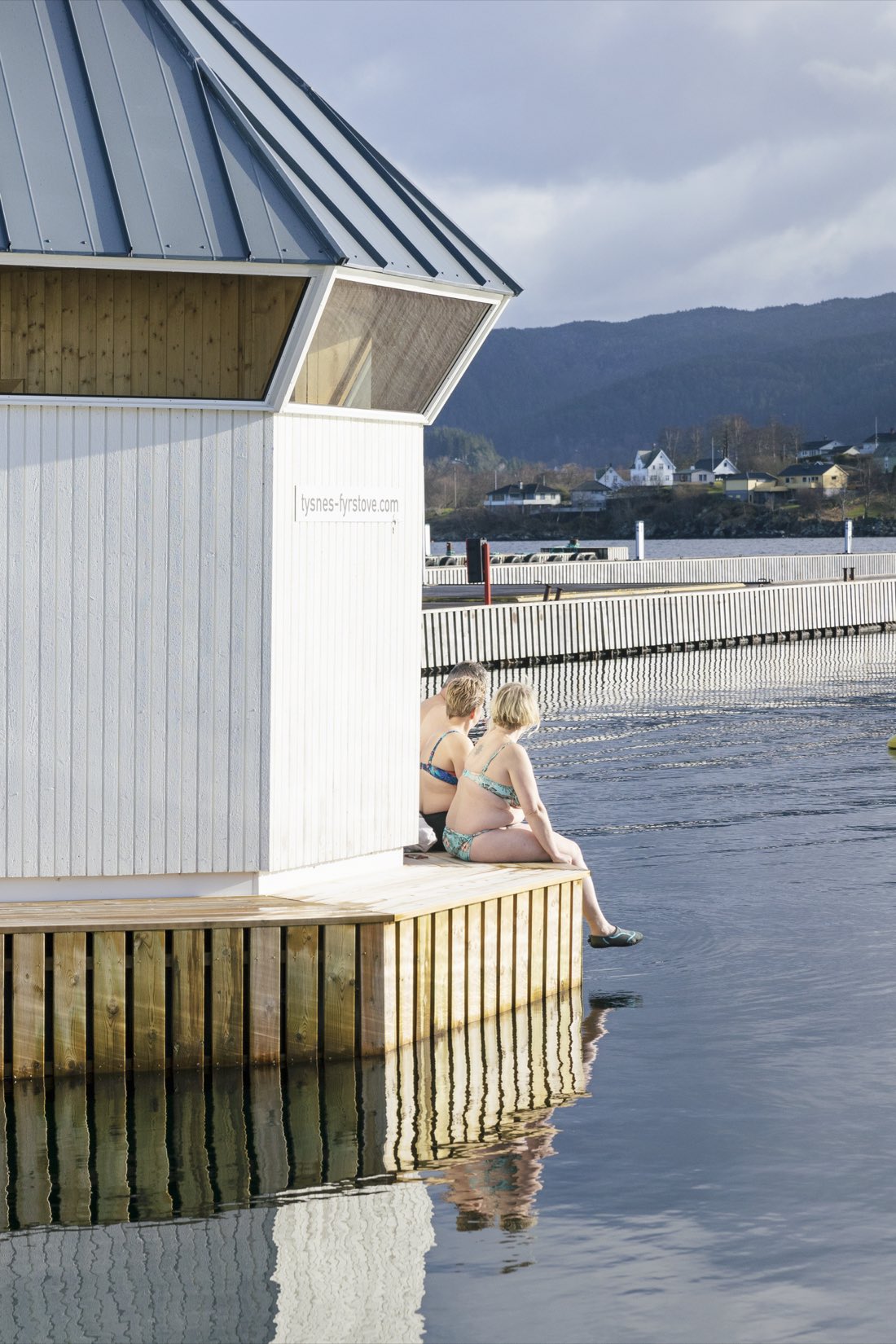 Badstoveveggen og lykte-taket på nært hald